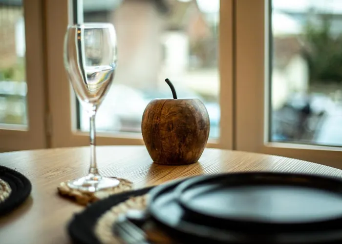 Indus - Jardin, Netflix Et Parking - Le Manoir Aux Pommes *